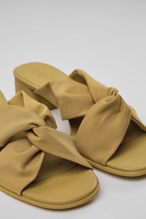 Katie Brown Geri Dönüşümlü Evcil Hayvan Sandaletleri Kadın Kampçı Yeni Gelenler Için