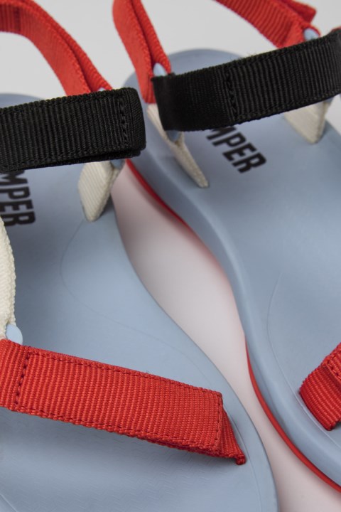 Kadın Karavan Için Tasarım Maç Kırmızı Beyaz Ve Siyah Sandaletler