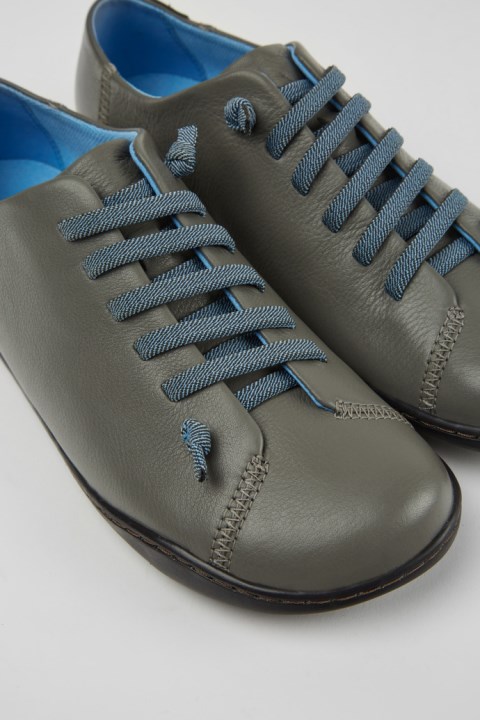 Kadın Karavan Için Peu Gri Deri Ayakkabı Tasarımı